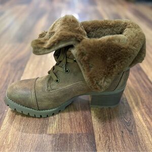 Bamboo *SINGLE RIGHT FOOT BOOT* Size 10 Vegan Fur Fold Over Lace Up Boot - TAN